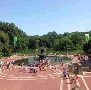 Fuente Bethesda, Central Park  Bethesda fountain central park, Bethesda  fountain, Manhattan skyline